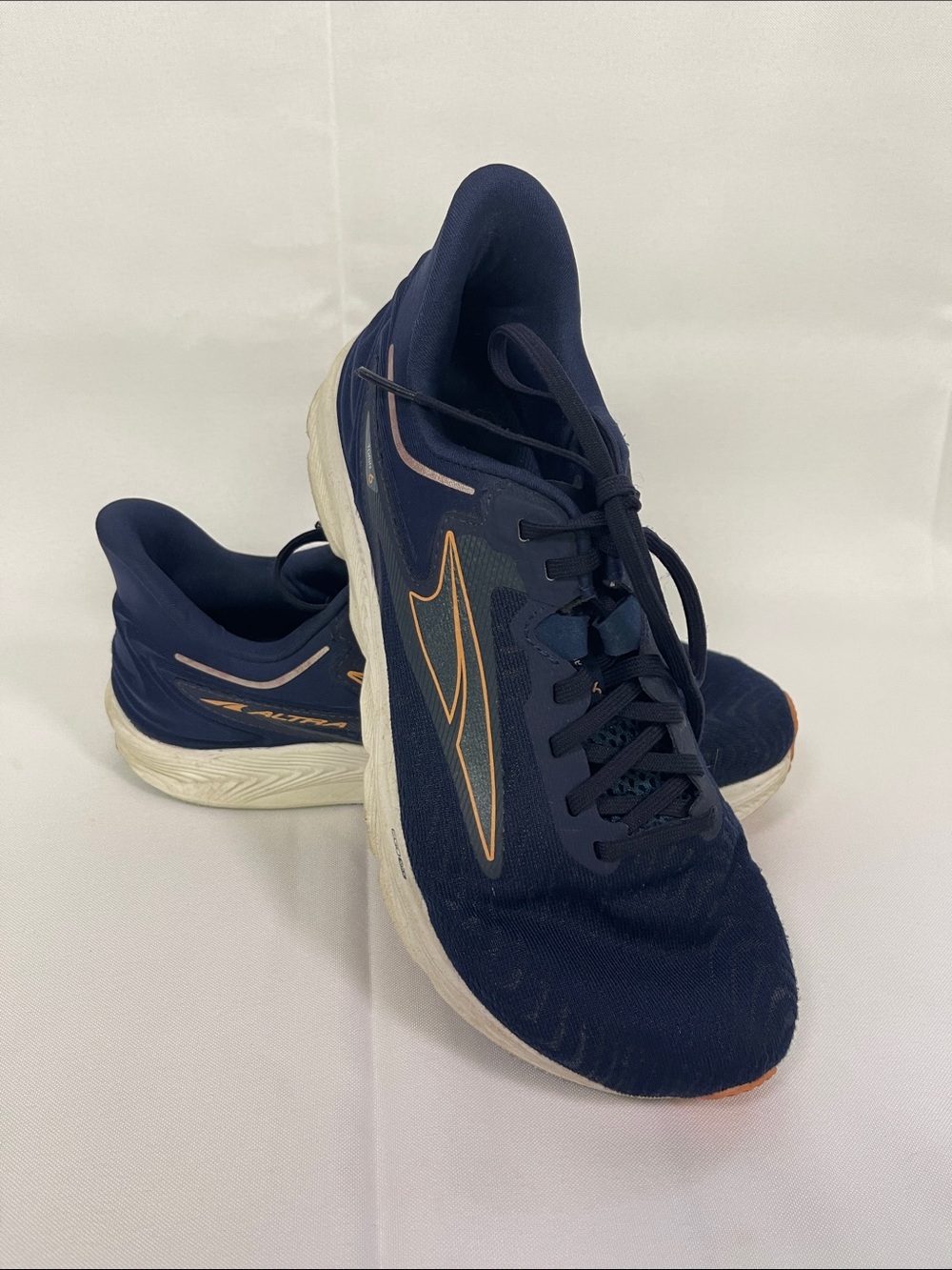 Altra Torin 6 Navy Running Sneakers with Orange Logo Trim Womens 8.5